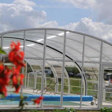 Camping Au Bord De L'Aisne Guignicourt Exterior foto