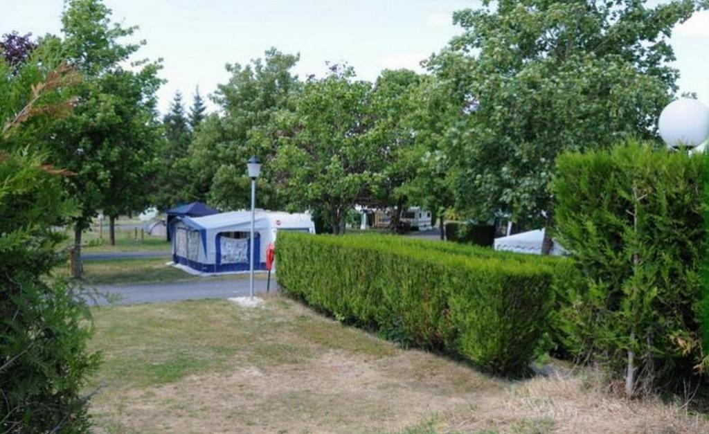 Camping Au Bord De L'Aisne Guignicourt Exterior foto